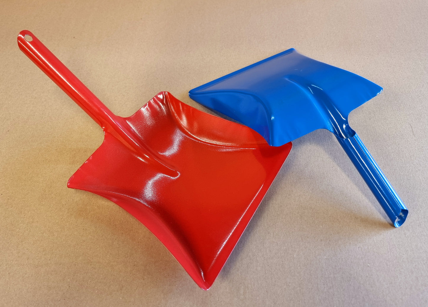 Metal dustpan one-piece red or blue 1 piece standard dustpan