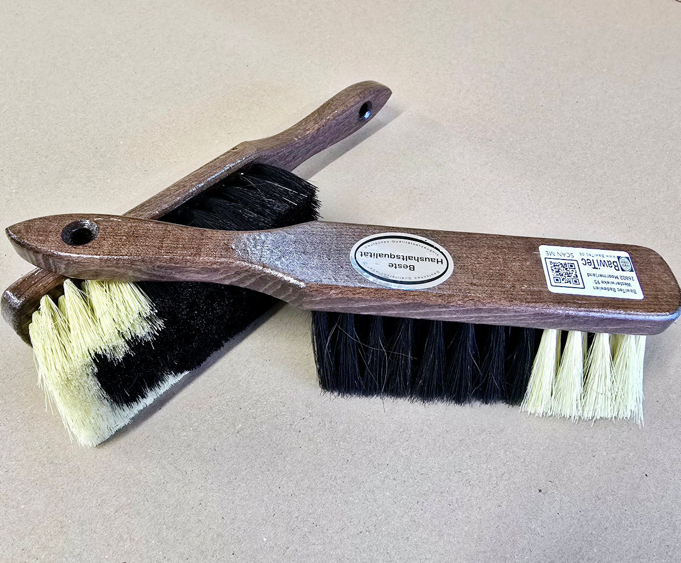 2 Stück Handfeger dunkel-lackiert weiche Kunsthaar-Borsten zweifarbig