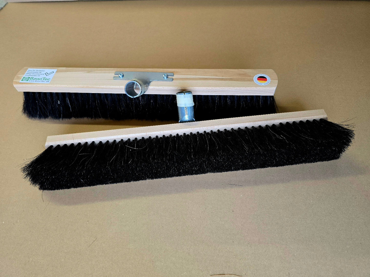 2 Kehrbesen Naturhaar-Roßhaar 50cm mit Metall-Stielhalter (B-Ware)