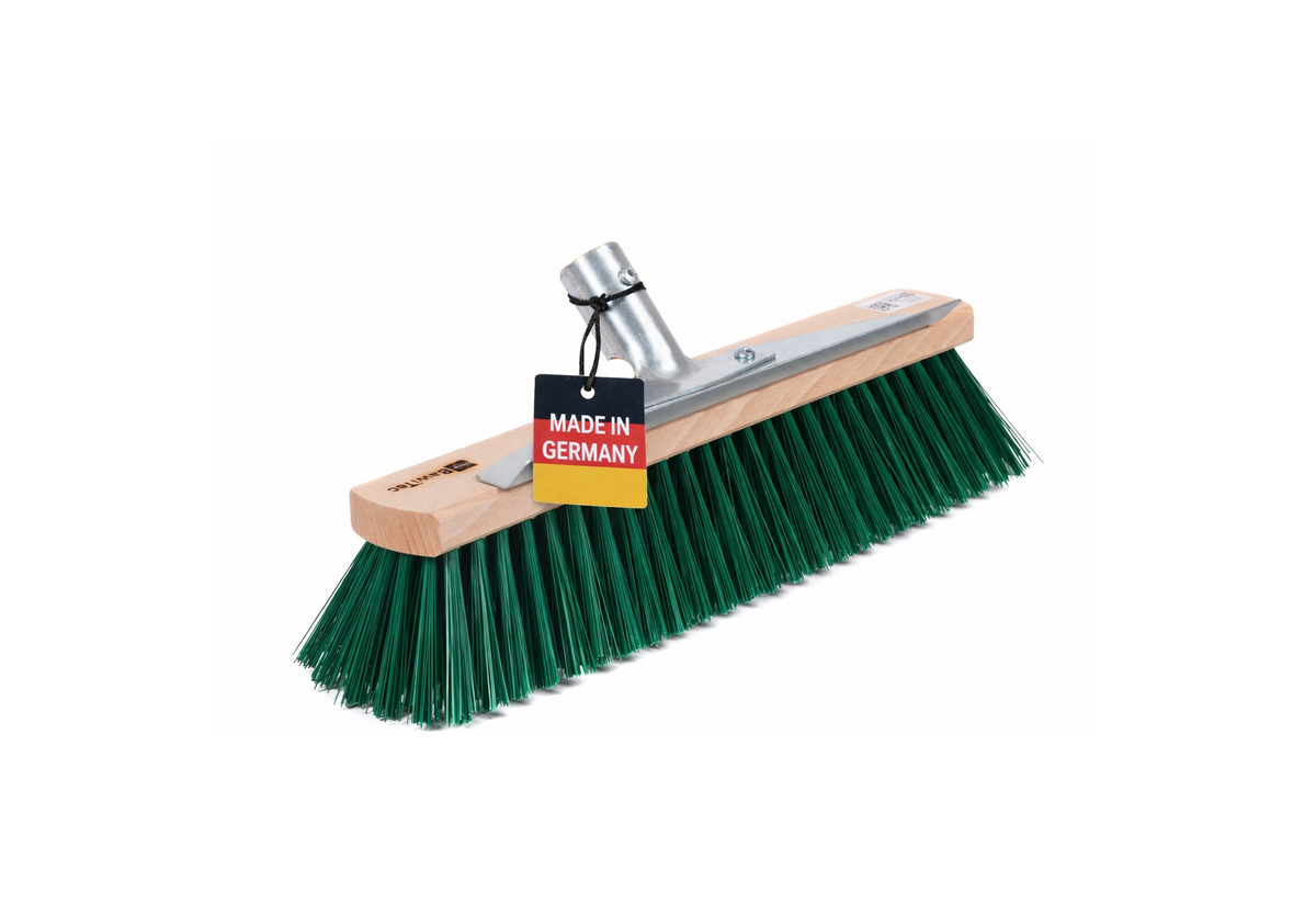 BawiTec Gartenbesen 40 cm mit Kratzleiste, grüne PET-Borsten
