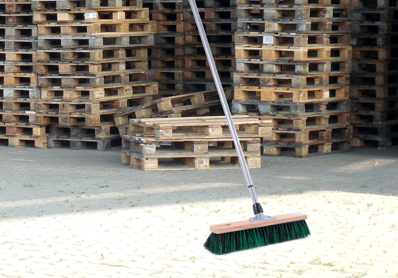 Universal broom BawiMix bristles with telescopic handle, infinitely adjustable