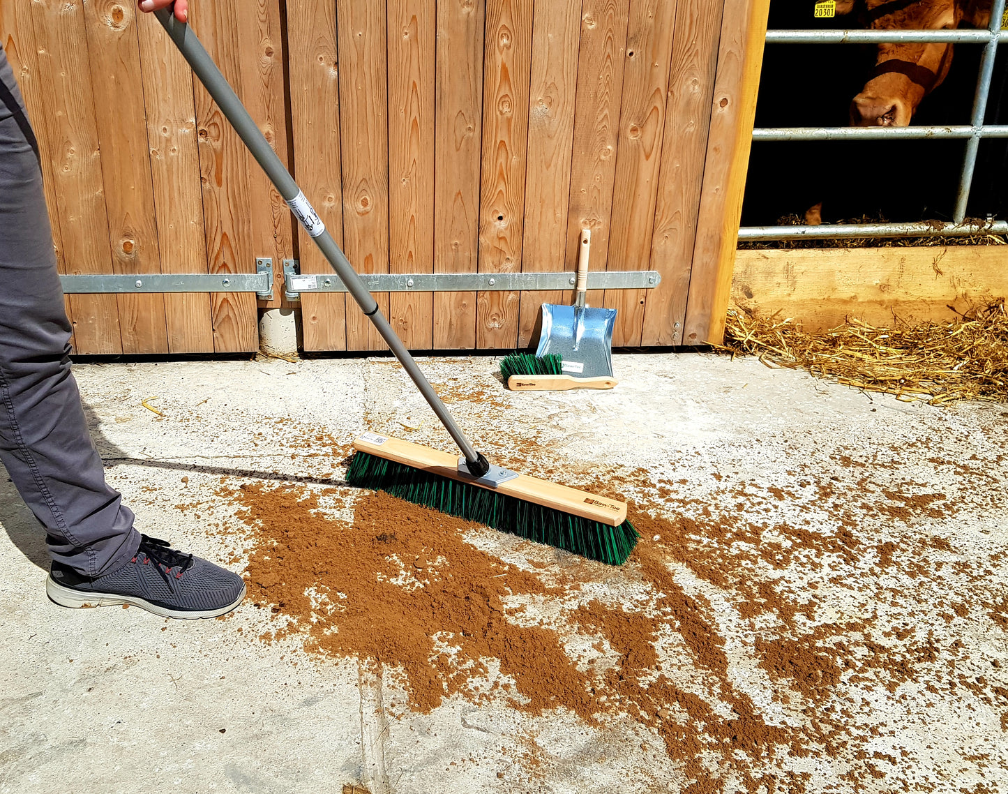 Universal broom BawiMix bristles with telescopic handle, infinitely adjustable