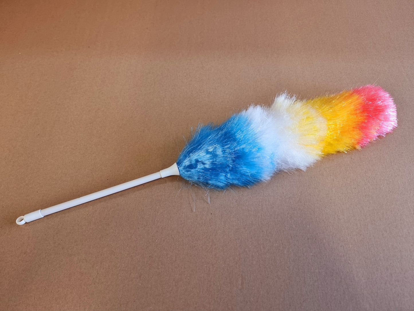 Feather duster synthetic/colorful with plastic handle length 65cm