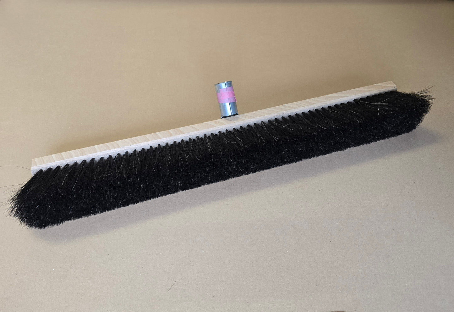 Naturhaar-Roßhaarbesen 60cm mit Metall-Stielhalter (B-Ware)