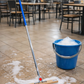 Schrubber 40cm Breite Polypropylen-weiß mit 4-Loch-Wechselsystem und Stiel Metallstiel 145cm Länge