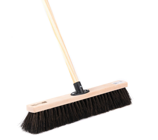 Professional sweeping broom with real Arenga natural fiber bristles, wet and oil-resistant, including wooden handle 